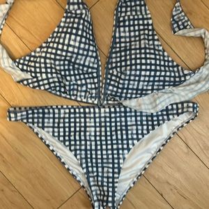 Vineyard vine swimsuit worn once. Like new